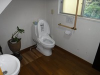 Medium_035　広いトイレ　内部